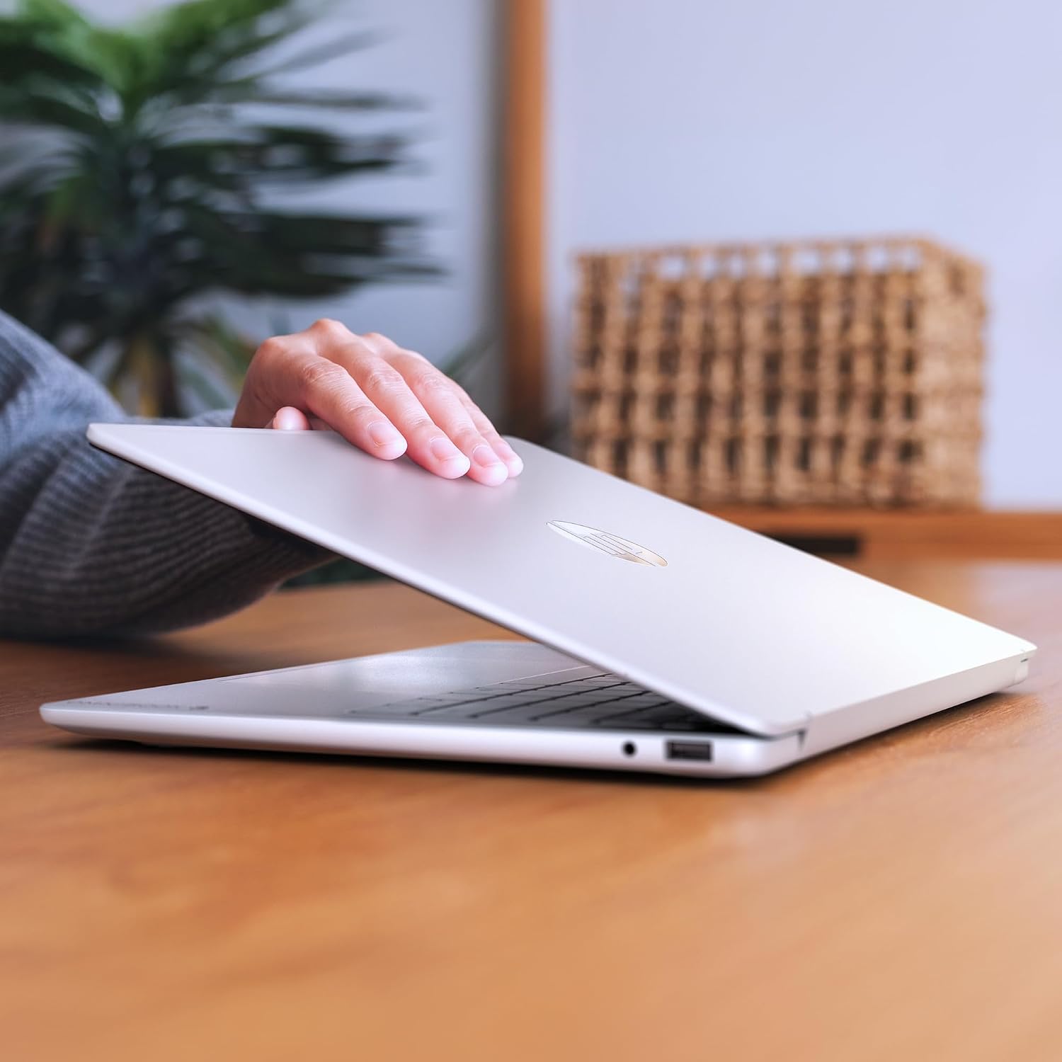 HP OmniBook 3 14 inch Next Gen AI PC, 2K Display, Snapdragon X X1-26-100, 16 GB RAM, 512 GB SSD, Qualcomm Adreno GPU, Windows 11 Home, Glacier Silver, 14-hz0099nr - Image 17